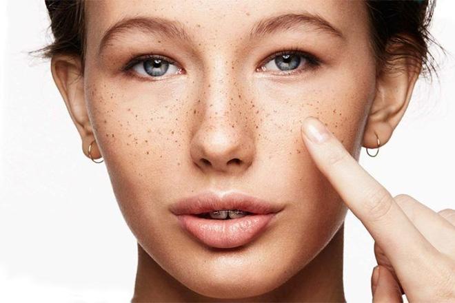 Les meilleurs remèdes contre les taches de vieillesse sur le visage Les meilleurs remèdes contre les taches de vieillesse sur le visage